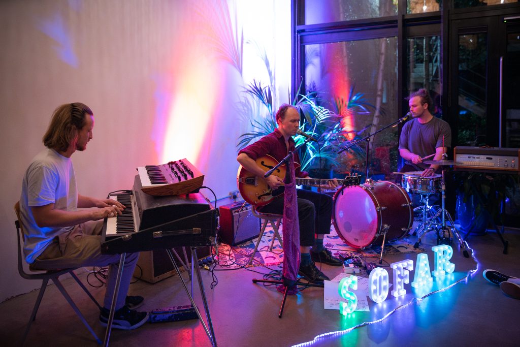 Singing in Frome, Band members on stage